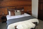 Mammoth Lakes Vacation Rental Snowflower 5 - Master Bedroom with a Comfortable King Bed